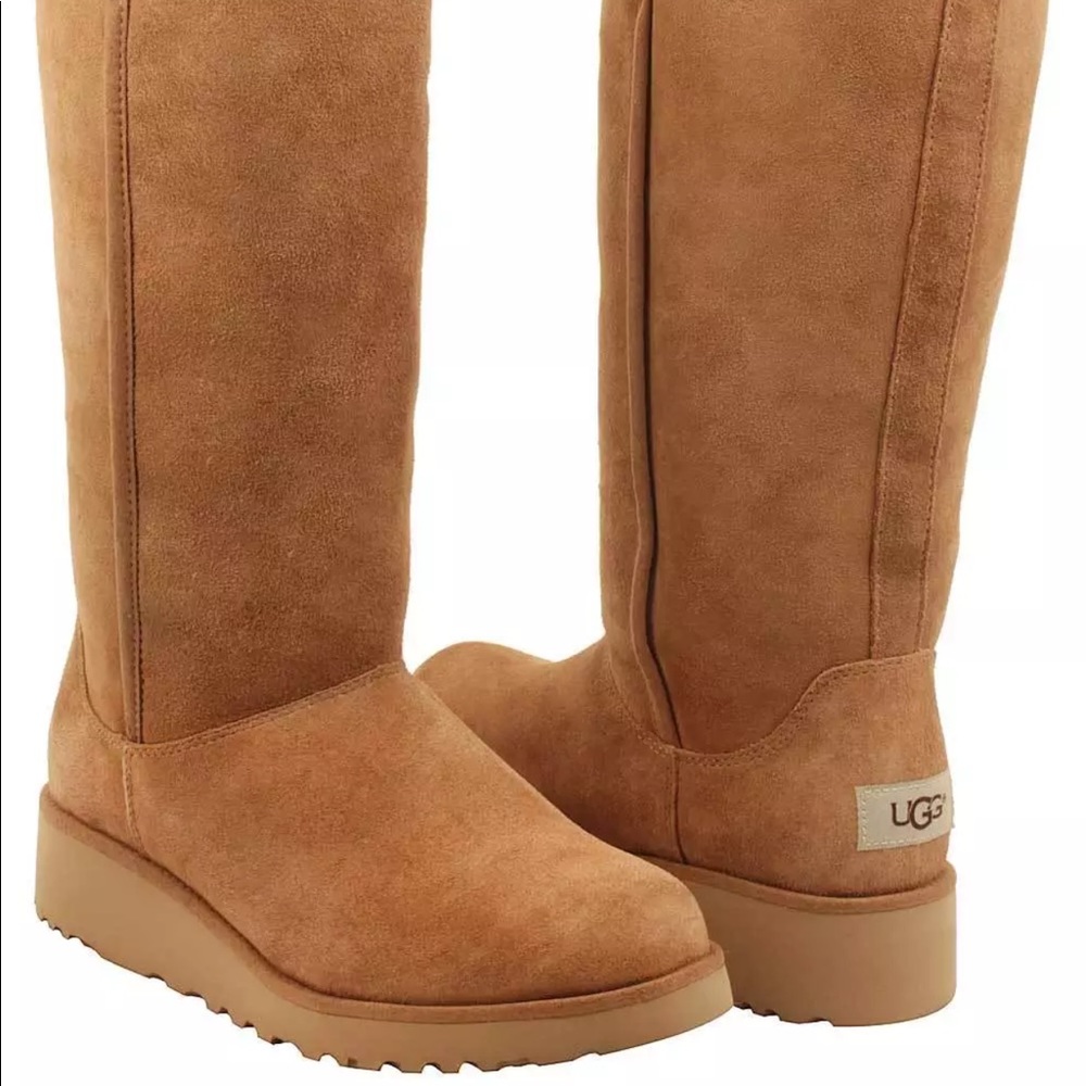 Women’s Kara ugg boots new in box size 5